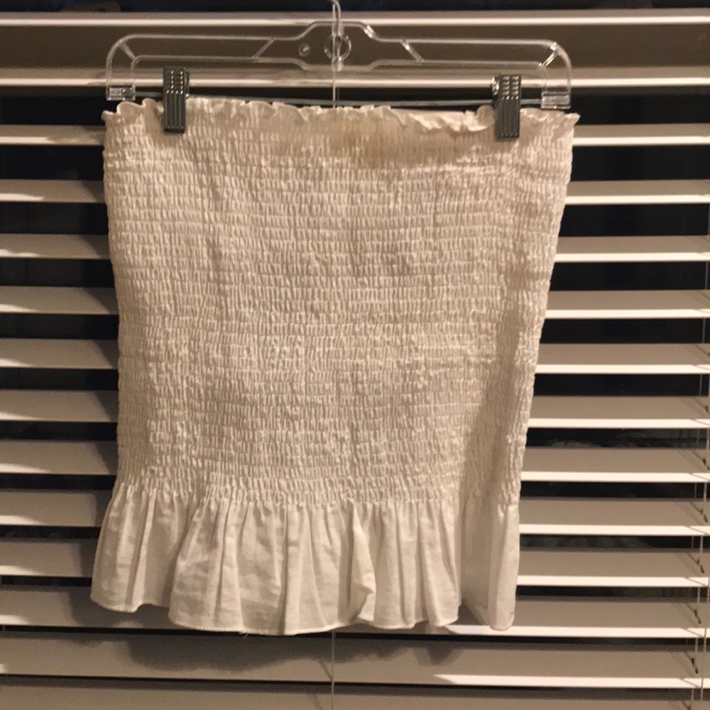 ADORABLE ruched tube top with ruffled bottom